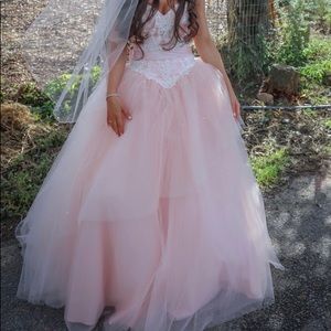 Wedding/prom/party gown